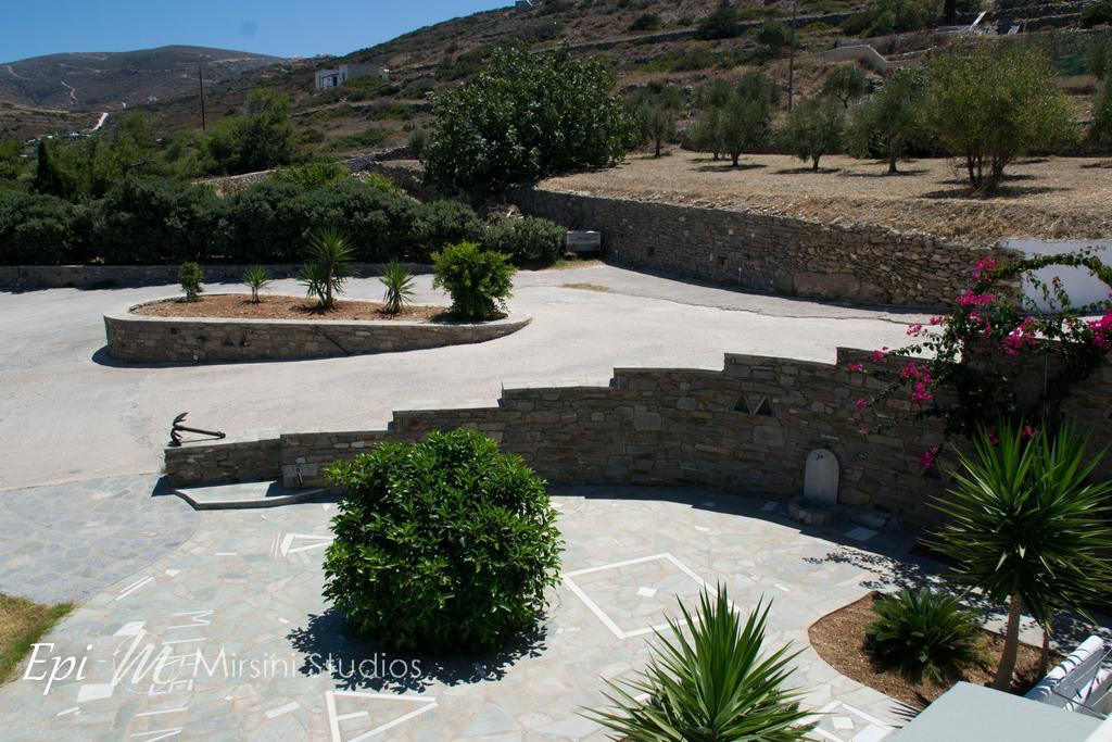 Mirsini Studios Parasporos Luaran gambar