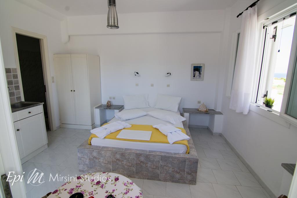 Mirsini Studios Parasporos Luaran gambar